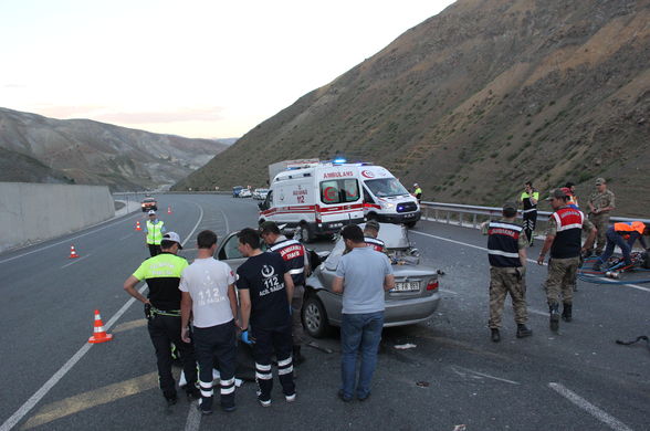 Başbakan Yıldırım Kaza yerinde 5 ölü, Bayramda kazalar