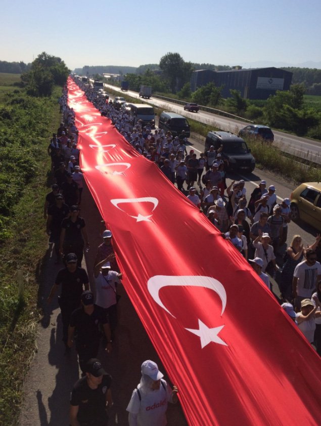 Adalet Yürüyüşü Dev Bayrak