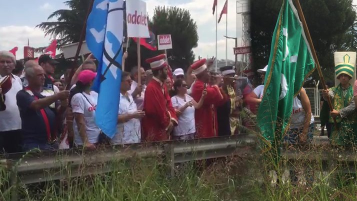 Mehteran takımı İzmir Marşını da çaldı. Adalet Yürüyüşü