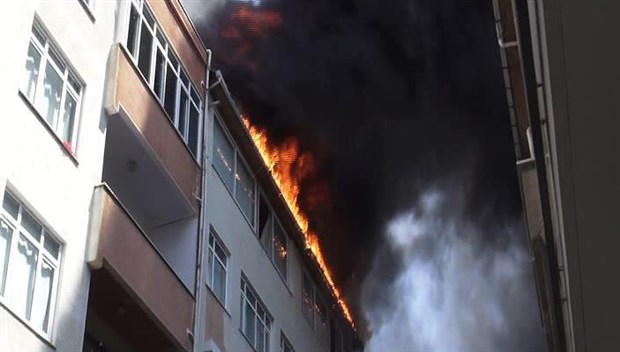 Ataşehir'de 7 katlı bir binada çıkan yangın korkuttu