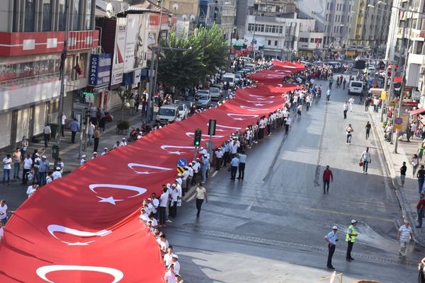 İzmir'in Yunan işgalinden kurtuluşu büyük coşkuyla kutlanıyor