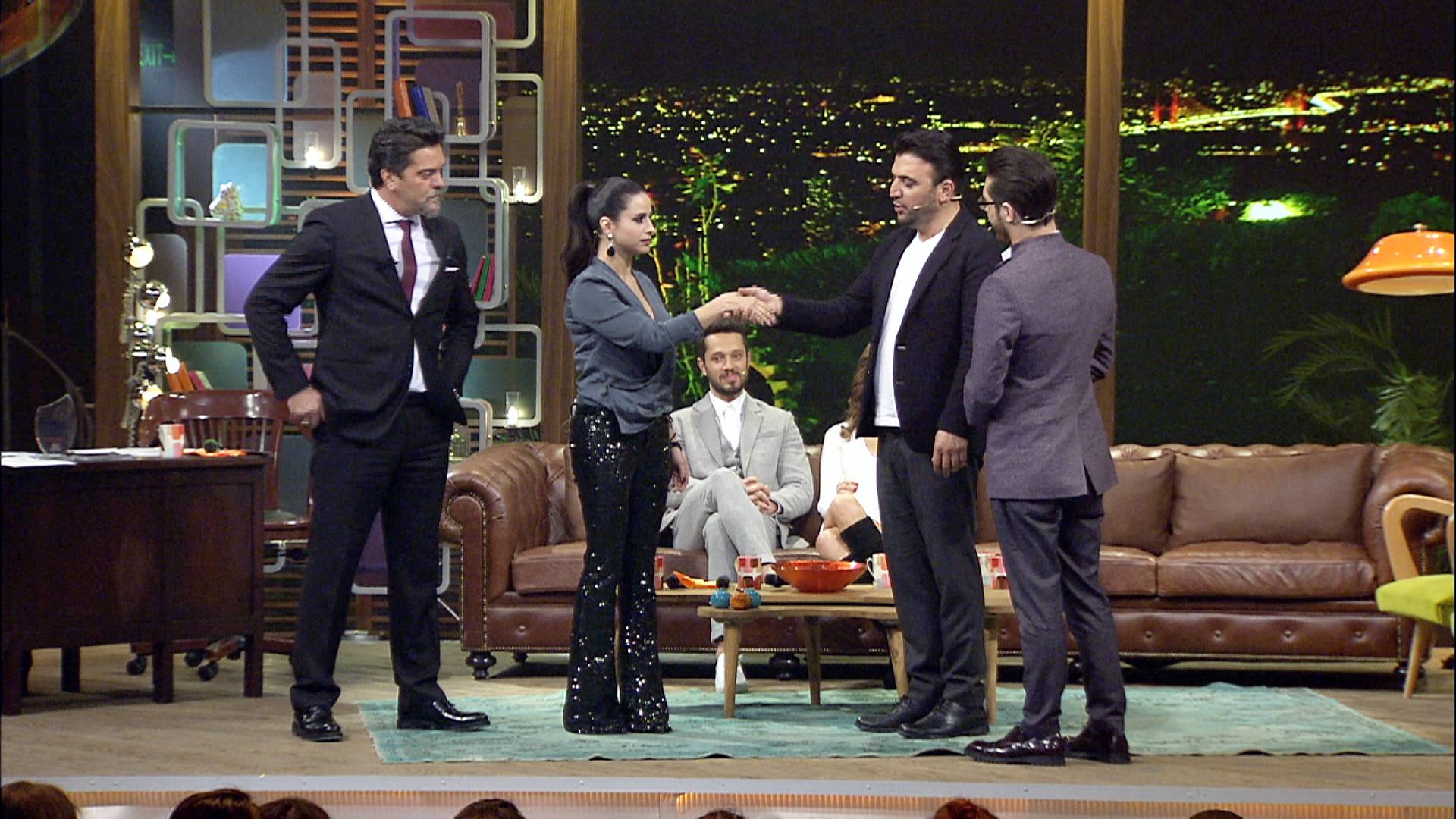 ​BEYAZ SHOW İLGİNÇ KONUKLAR 15 aralık