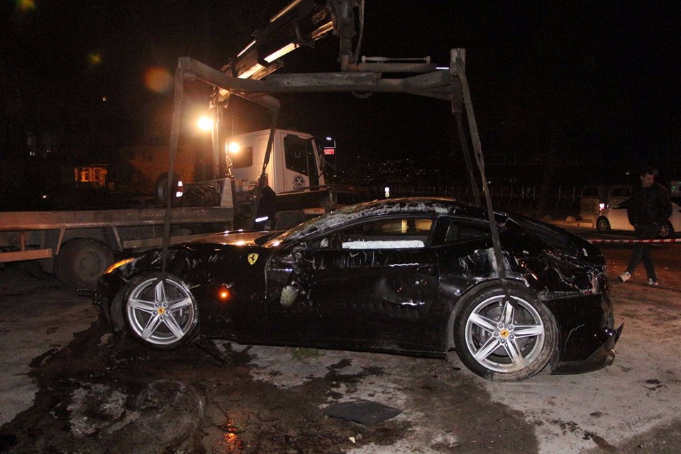 Burak Yılmaz kaza Yaptı Ferrari araç