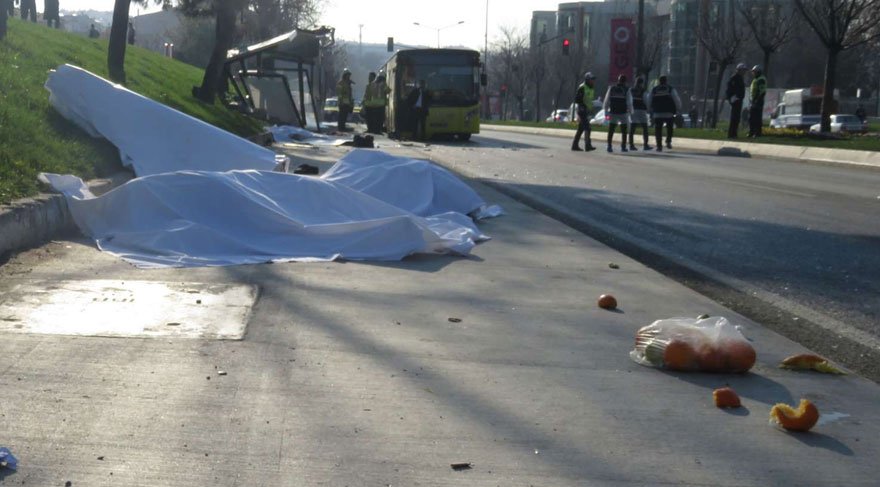 İstanbul Üsküdar Halk otobüsü kaza yaptı 3 ölü 5 yaralı