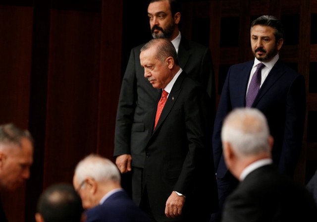 Erdoğan ve Bahçeli Meclis salonunu terk etti
