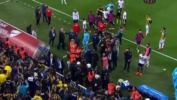 Fenerbahçe Beşiktaş Maçında çıkan olaylar