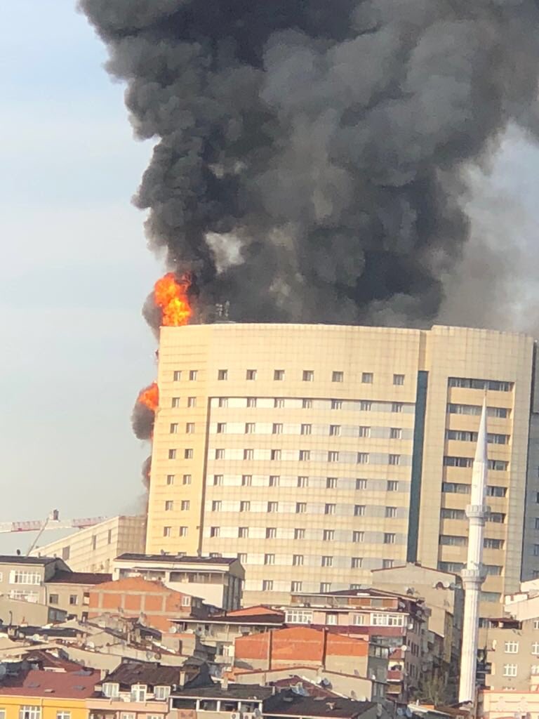 Taksim İlkyardım ve Araştırma Hastanesi yangın görüntüler