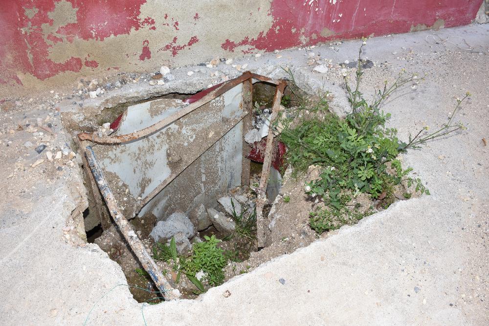 Tarsus�ta Gizemli Kazının Yapıldığı Ev sahibi Çöküyoruz, Korkuyoruz